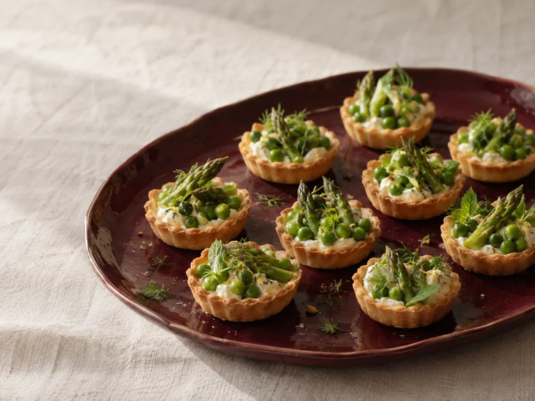 Tartelettes salées aux légumes et aux herbes (image d’ambiance)
